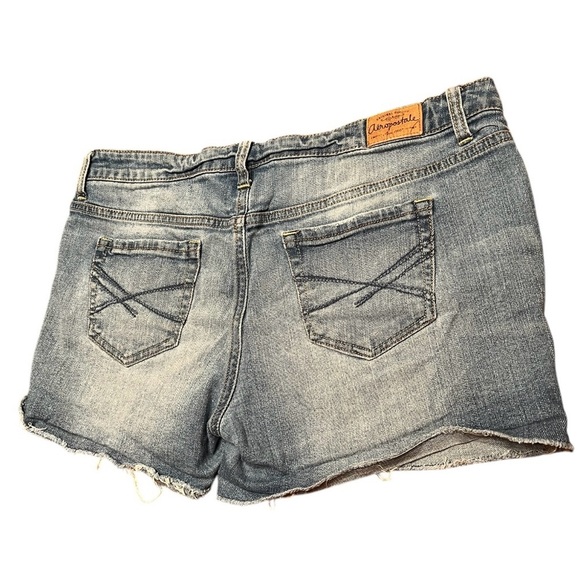 Aeropostale Medium Wash Distressed Midi Jean Shorts with Frayed Hem Size 8 - Picture 5 of 9